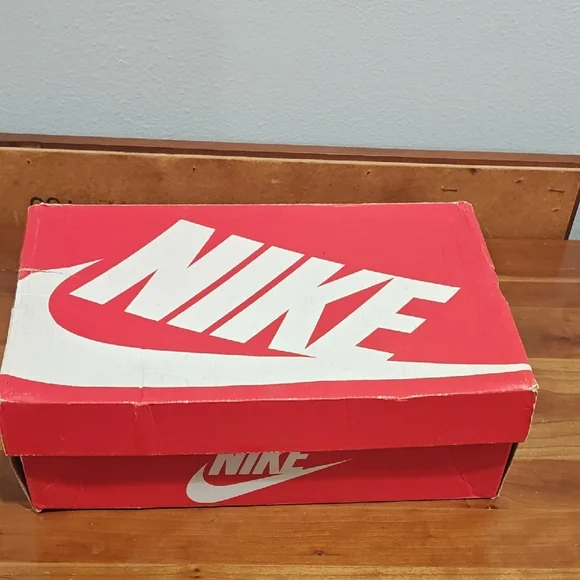 Nike Women's Sneakers Orange and White - Picture 12 of 13